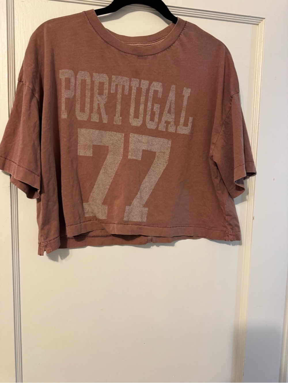 American Eagle Outfitters Cropped Portugal 77 Tee